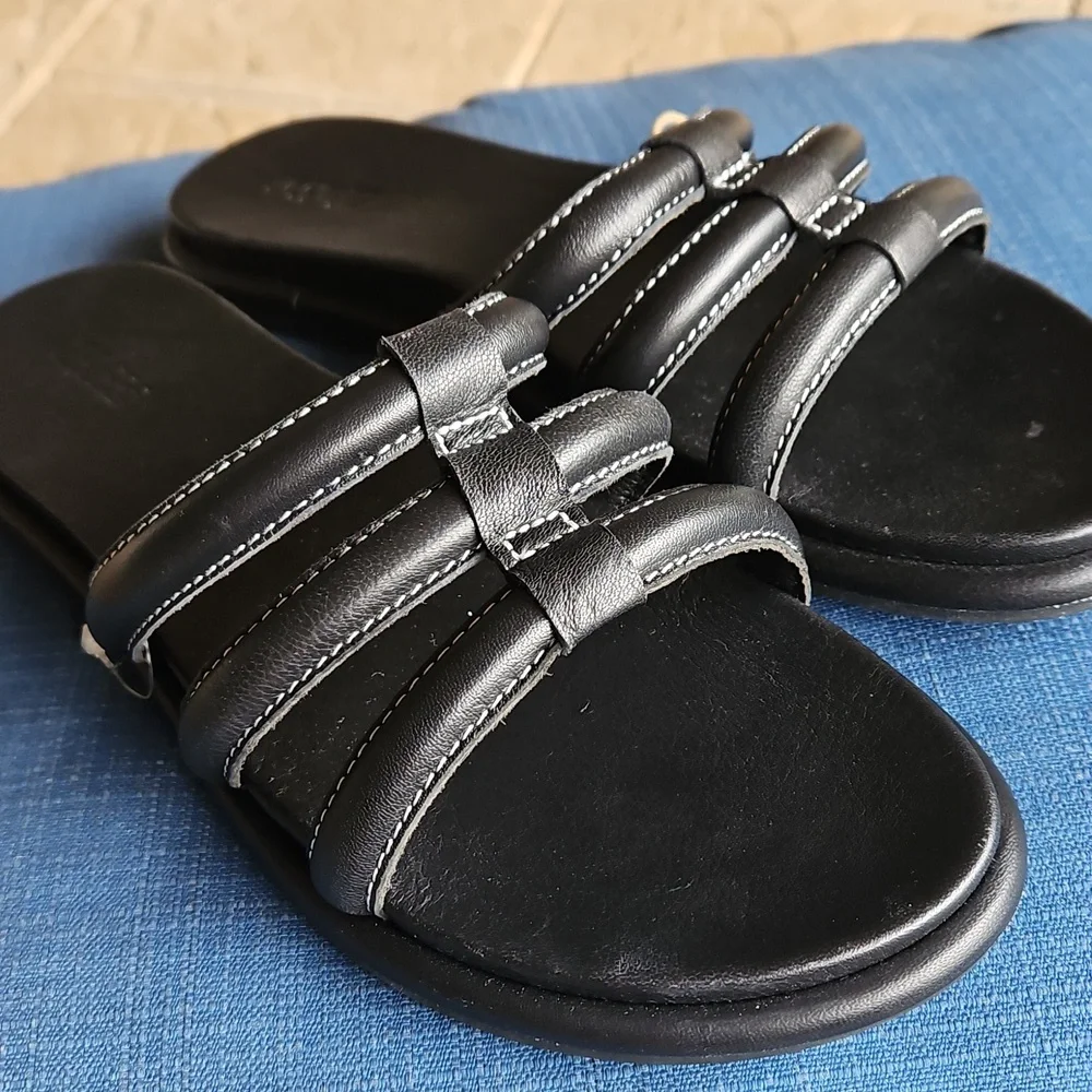 OluKai Tiare Leather Slides Sandals Black, White Contrast Stitch Detail Size 8